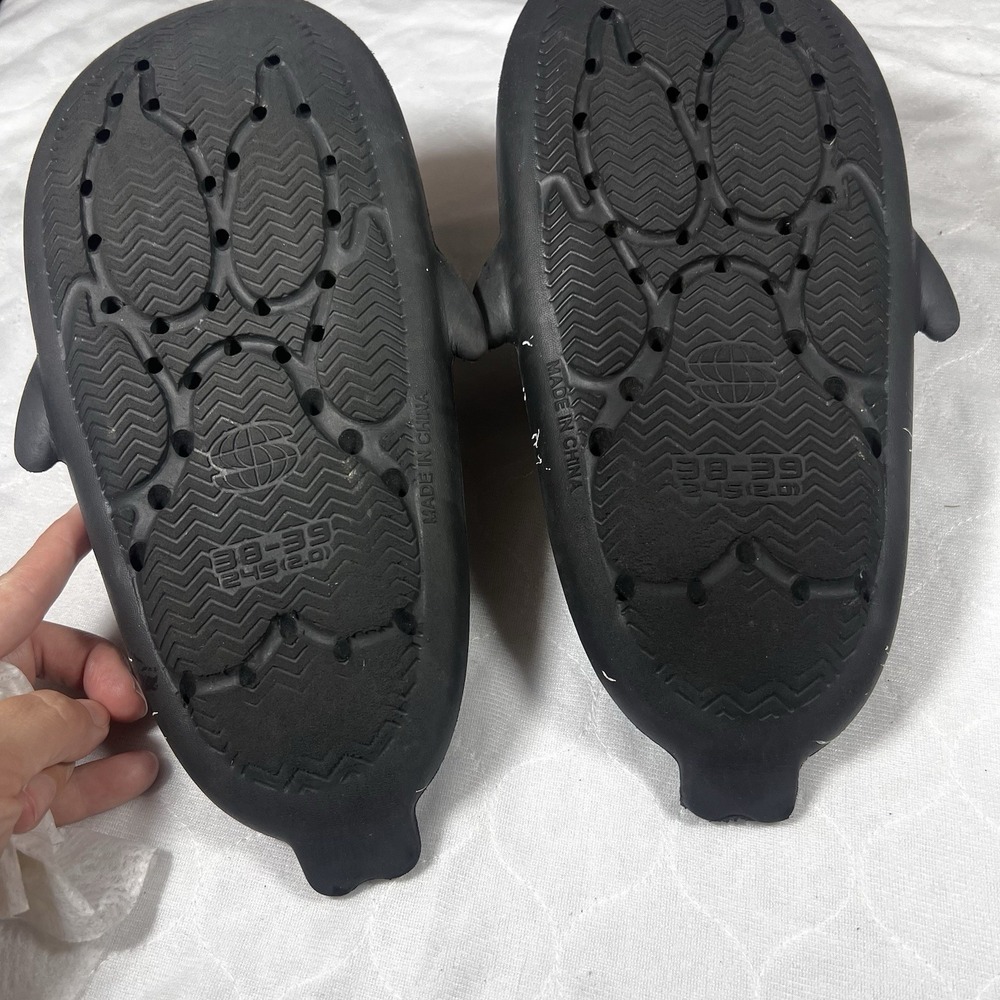 Sharks Slides - Size: 38-39 (US 8) Black Sandals Shower Shoes‎ 245(2.0) Unisex - Picture 3 of 8